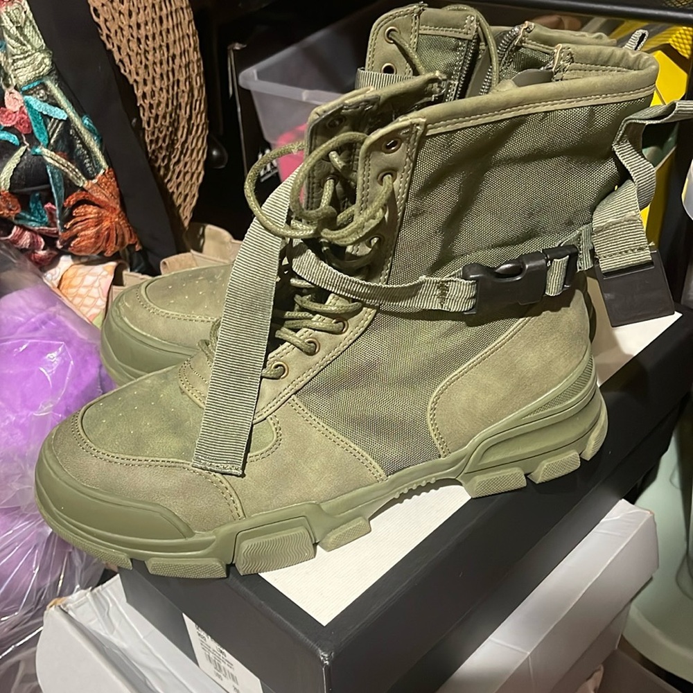 Boots green